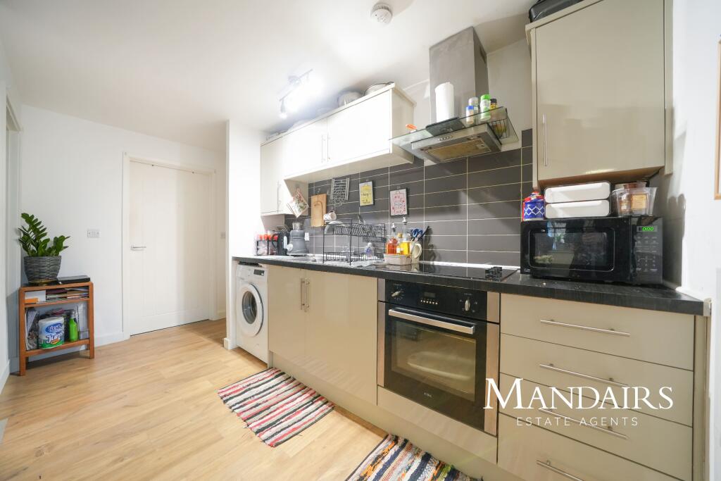 Apartment in Peterborough, Bretton - View 3
