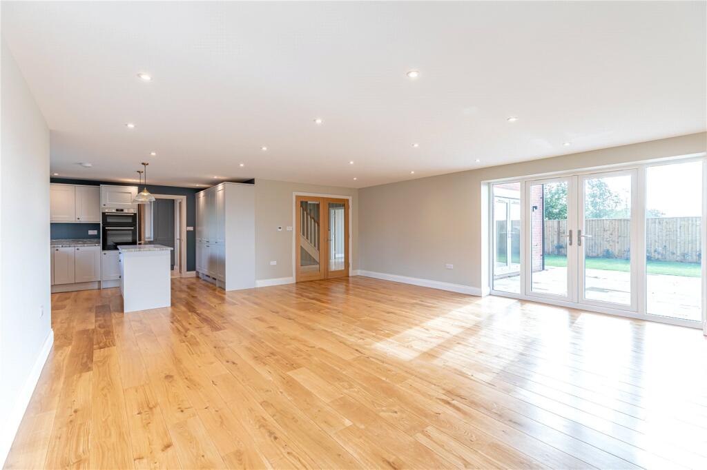 Forest Fields, Marlborough, Wiltshire, SN8 photo 4