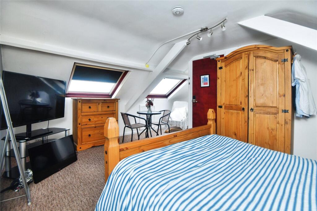 House in Plymouth - View 5