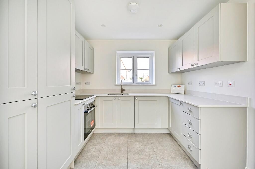 Saxon Drive, Great Chesterford, Saffron Walden photo 3