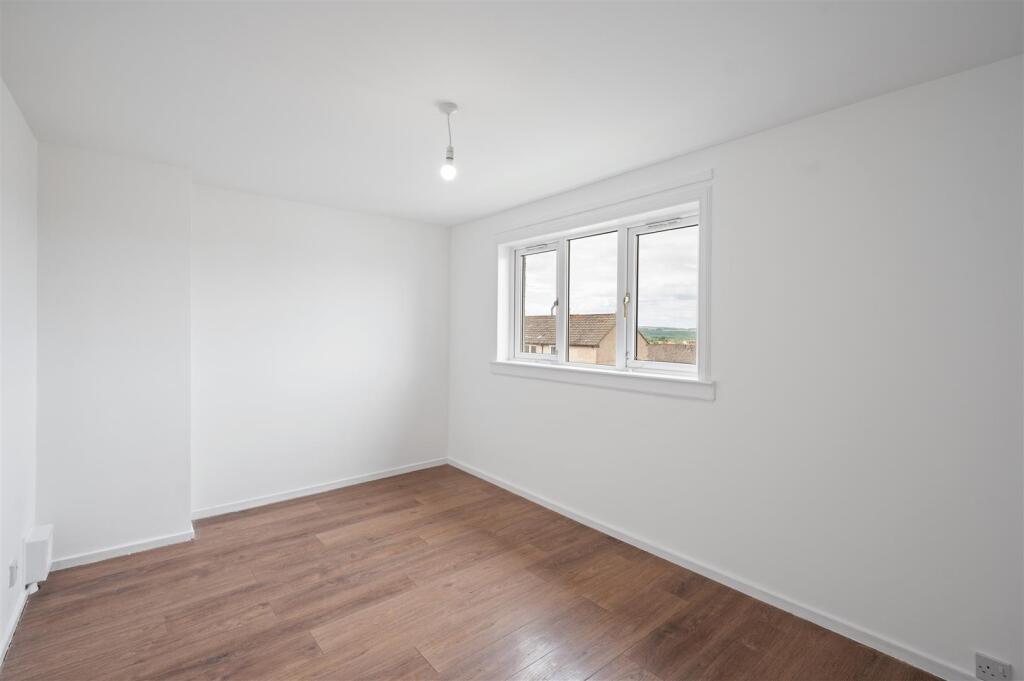 House in Whitburn, West Lothian - View 4