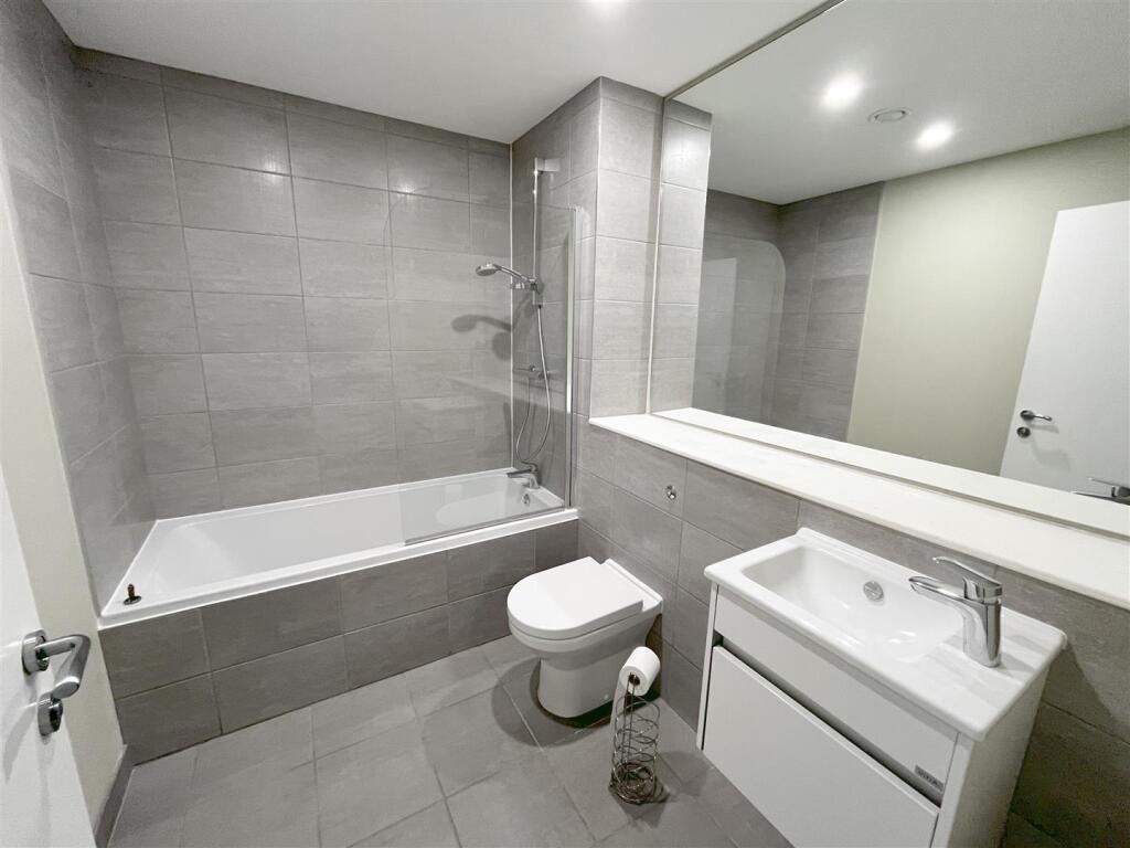 Apartment in Sheffield - View 5