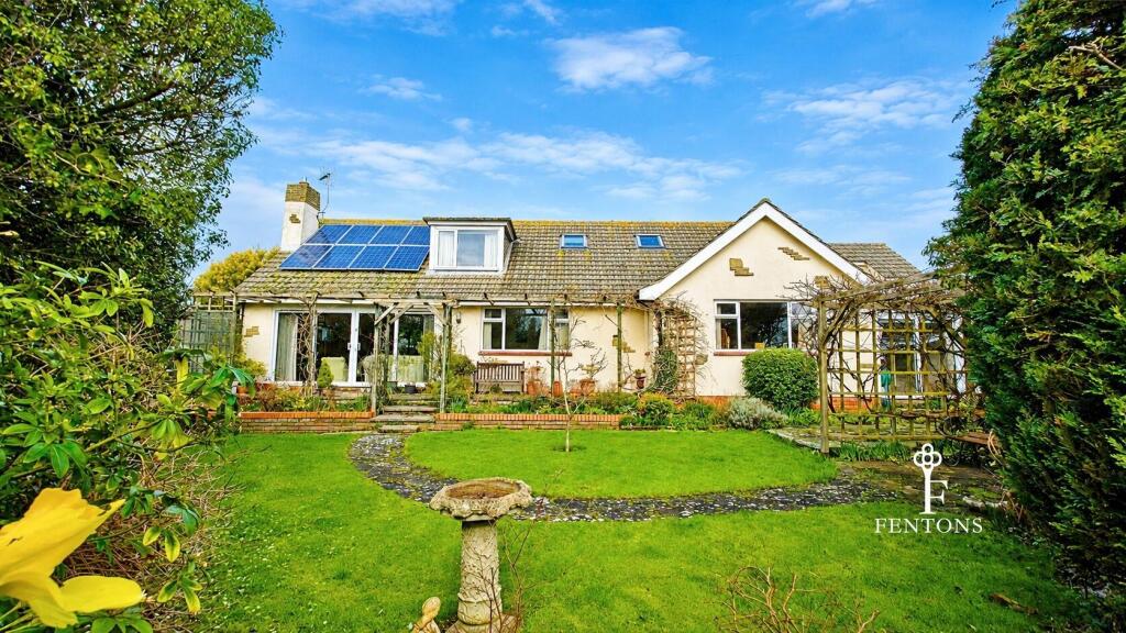 Main image of property: Hadleigh Road, Frinton-On-Sea