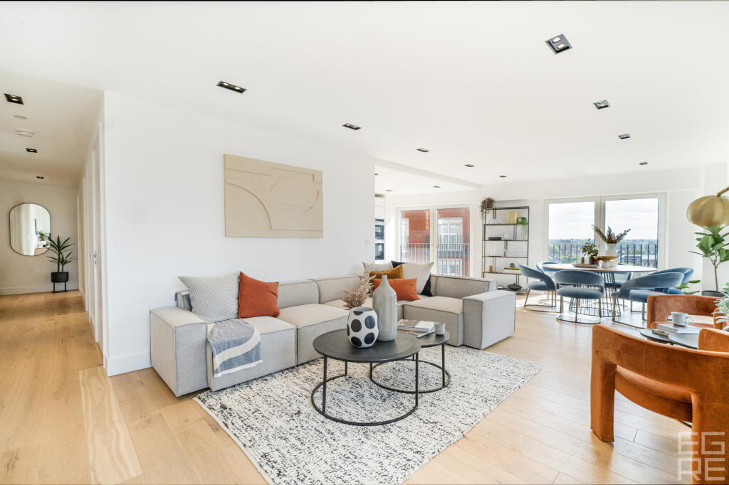 1-bed flat on Exchange Gardens, Vauxhall, London, SW8, £600,000
