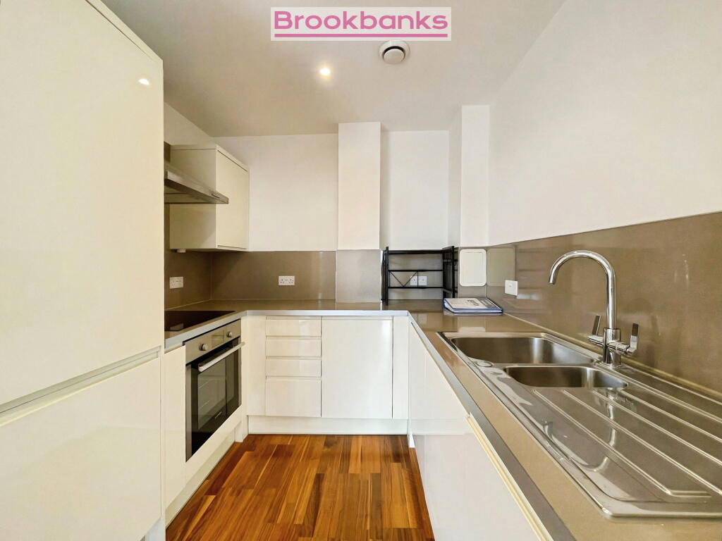 Apartment in Bromley - More