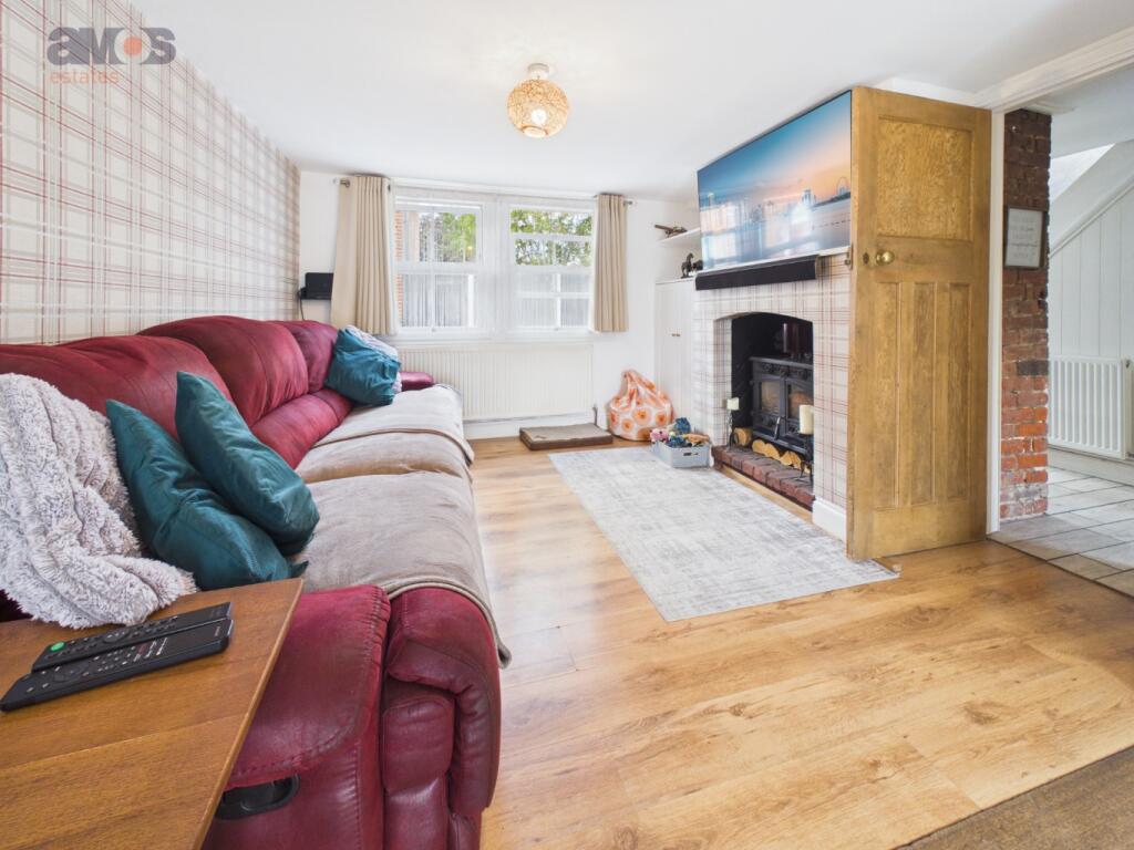 House in Rochford, Canewdon - More