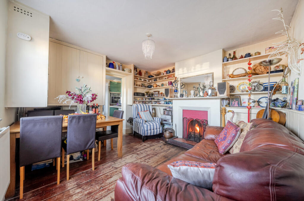 3 Bedroom Terraced in PO9 1LR