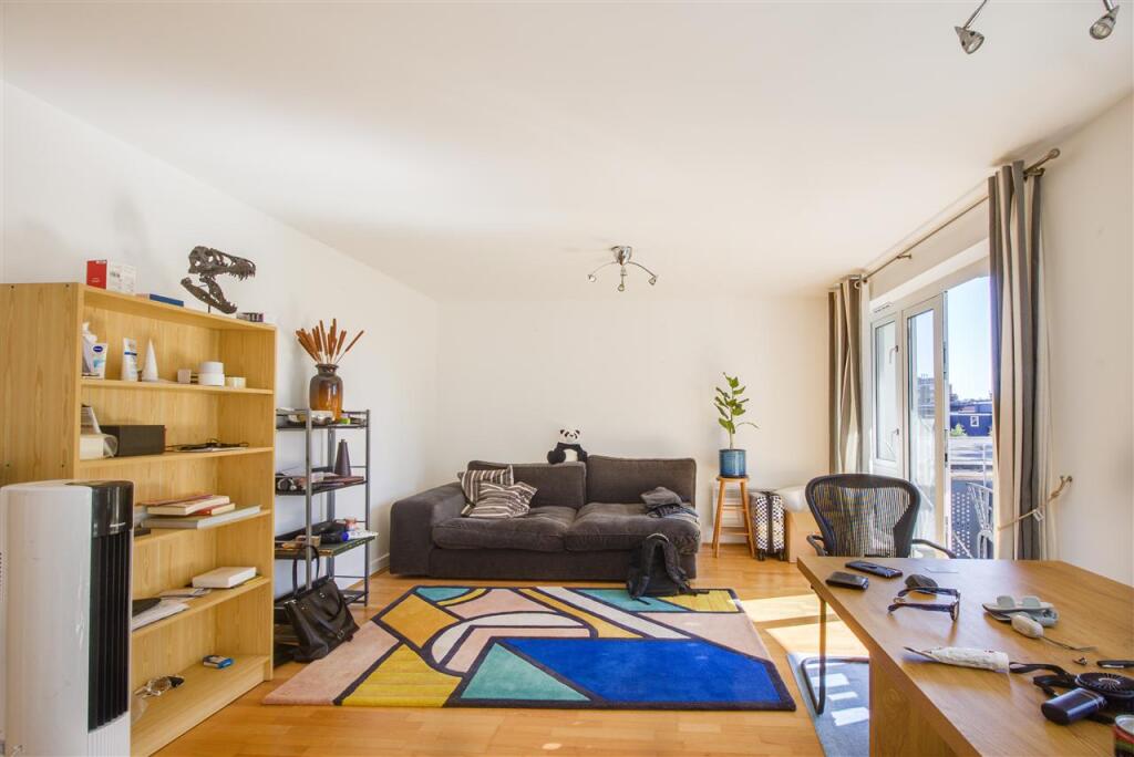 Apartment in Croydon, Broad Green - View 2