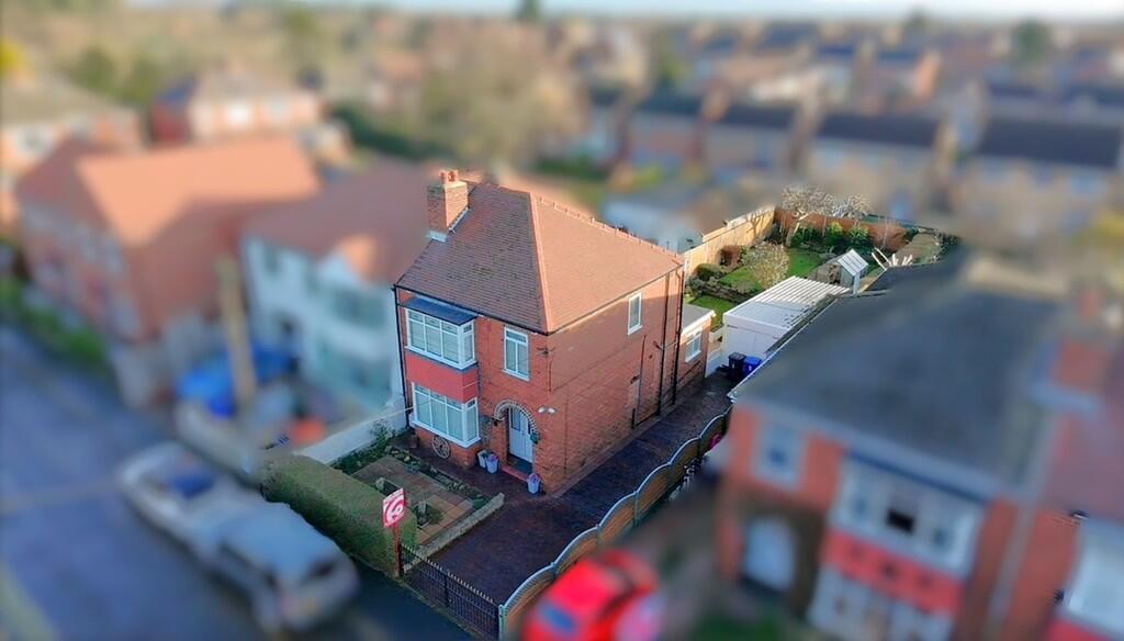 3-bed semi-detached on St. Vincents Avenue, Branton, Doncaster, £200,000