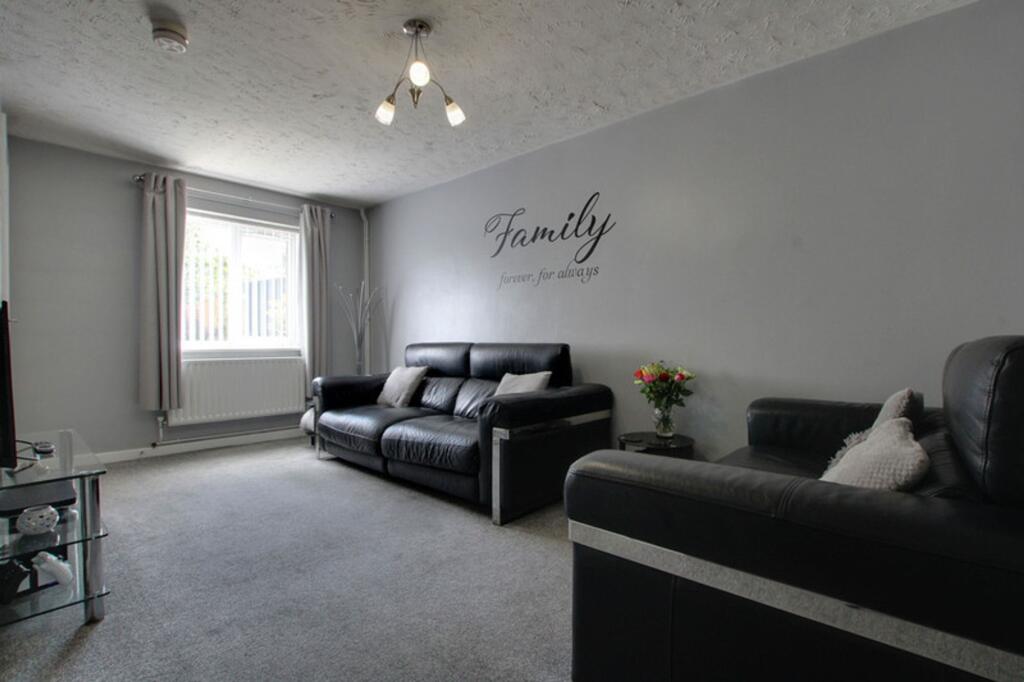 Winter Folly, Laindon, SS15 photo 3