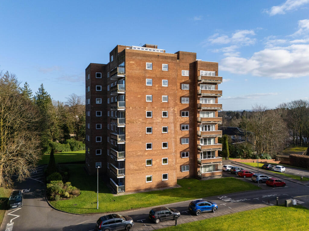 1-bed flat on 18 Norwood Park, Bearsden, G61 2RF, £160,000