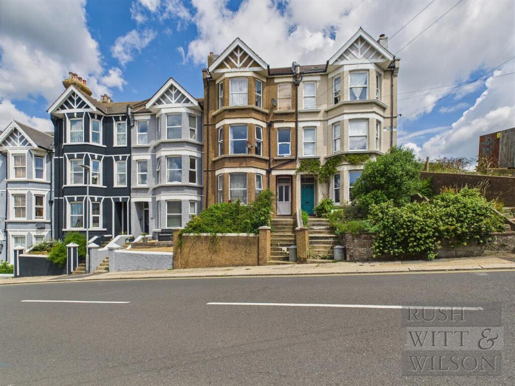 1-bed flat on Wellington Road, Hastings, £150,000