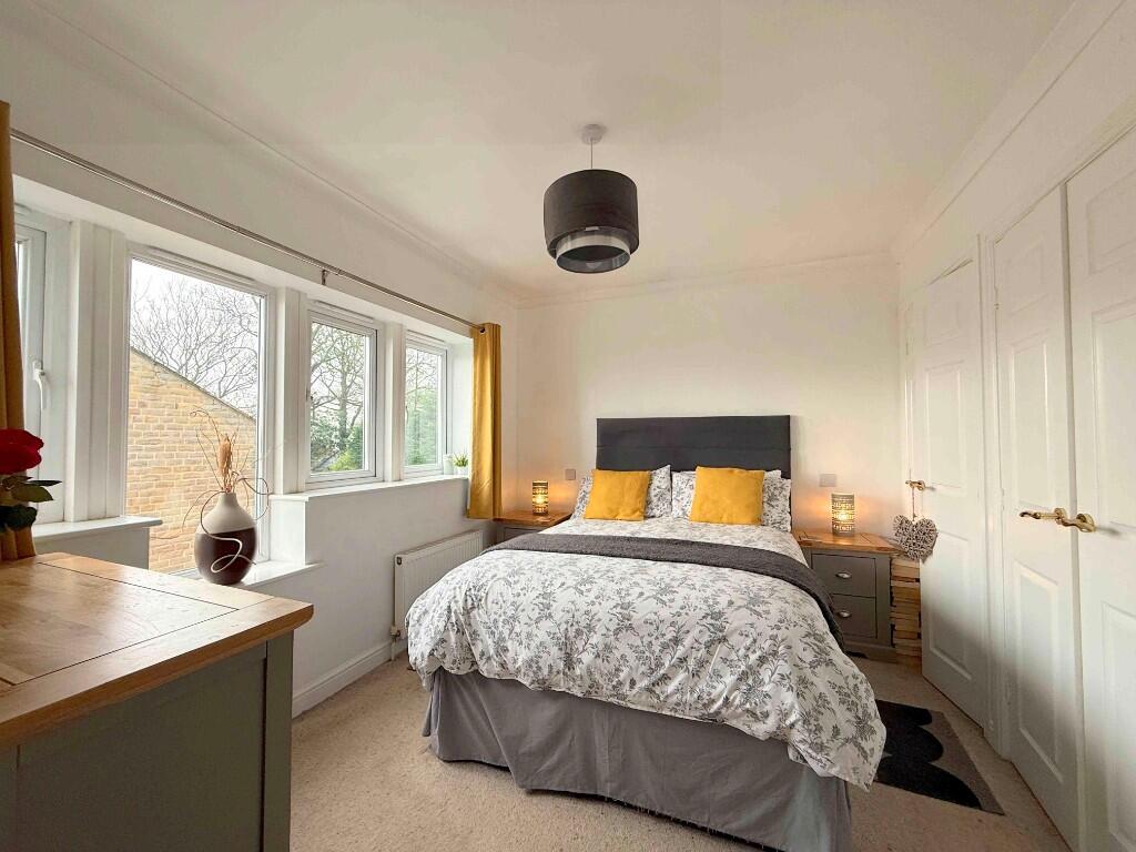 16 Buckstones Close, Holywell Green, HX4 9DZ photo 4