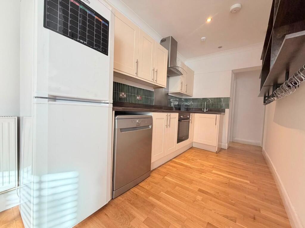 Apartment in Hove, Aldrington - View 2