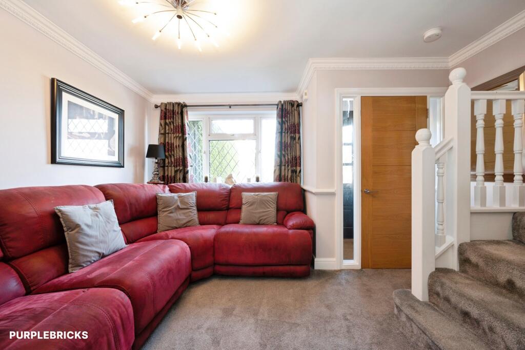 Hemsby Road, Chessington, KT9 photo 4