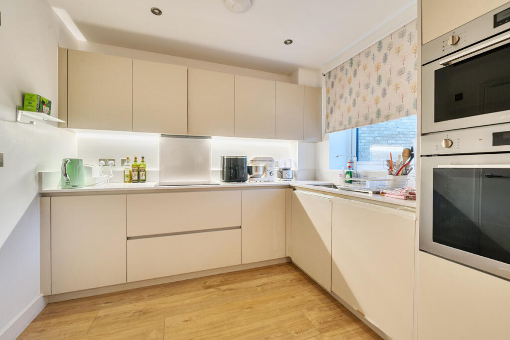 Willow Tree Drive, Waltham Cross, EN8 7 photo 2