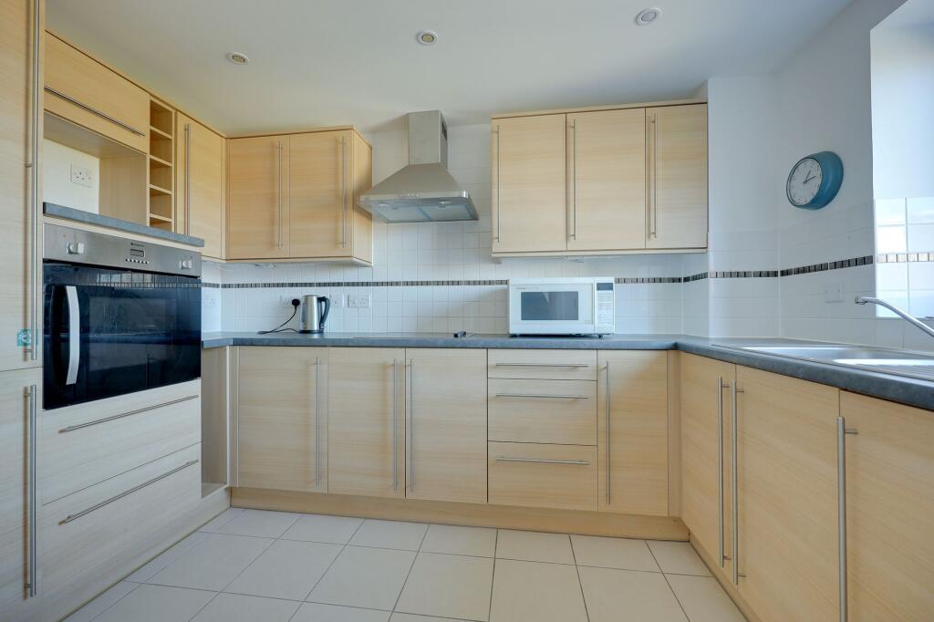 Apartment in Mid Sussex, Burgess Hill - View 3