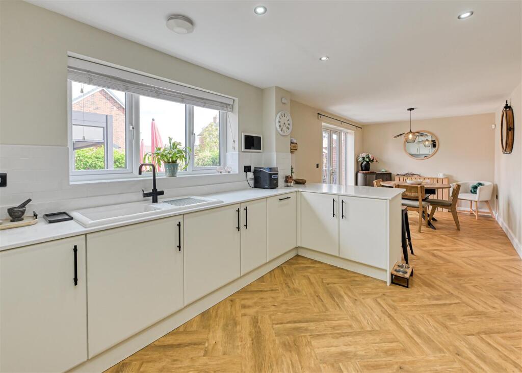 House in South Staffordshire, Codsall - View 5
