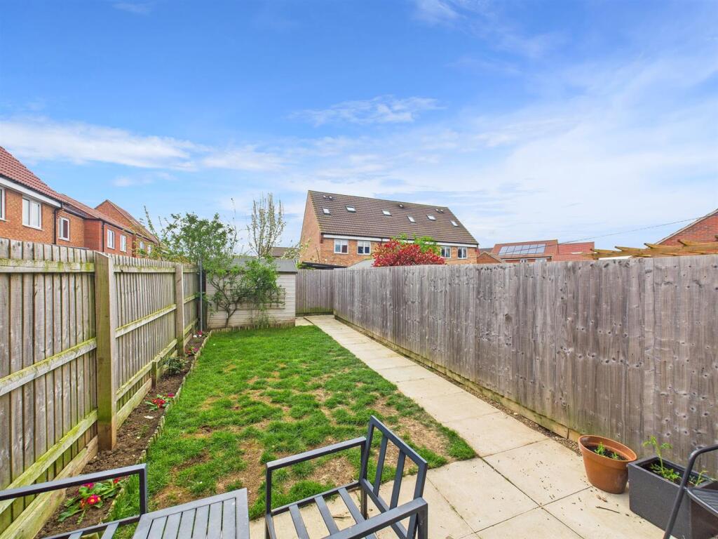 Peregrine Way, Louth photo 4