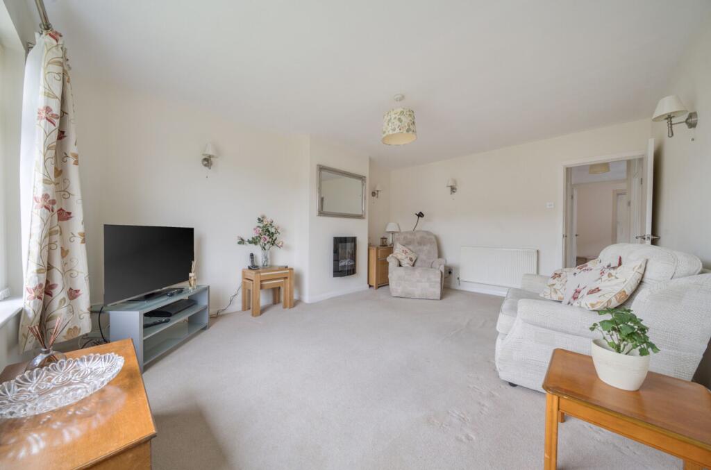 Elmdale Crescent, Thornbury, BS35 - View 5