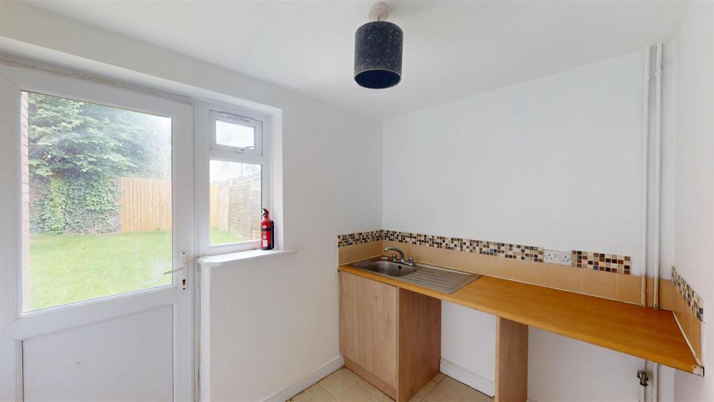 House in Bridgend, Pencoed - More