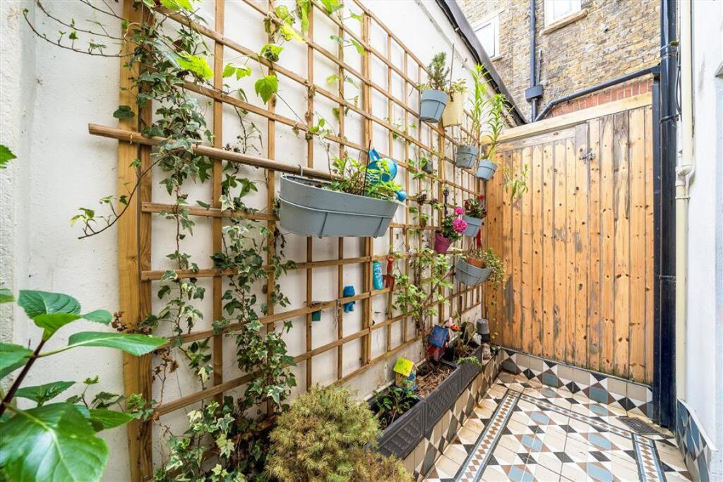 House in London, Blackheath Royal Standard, East Greenwich - View 4
