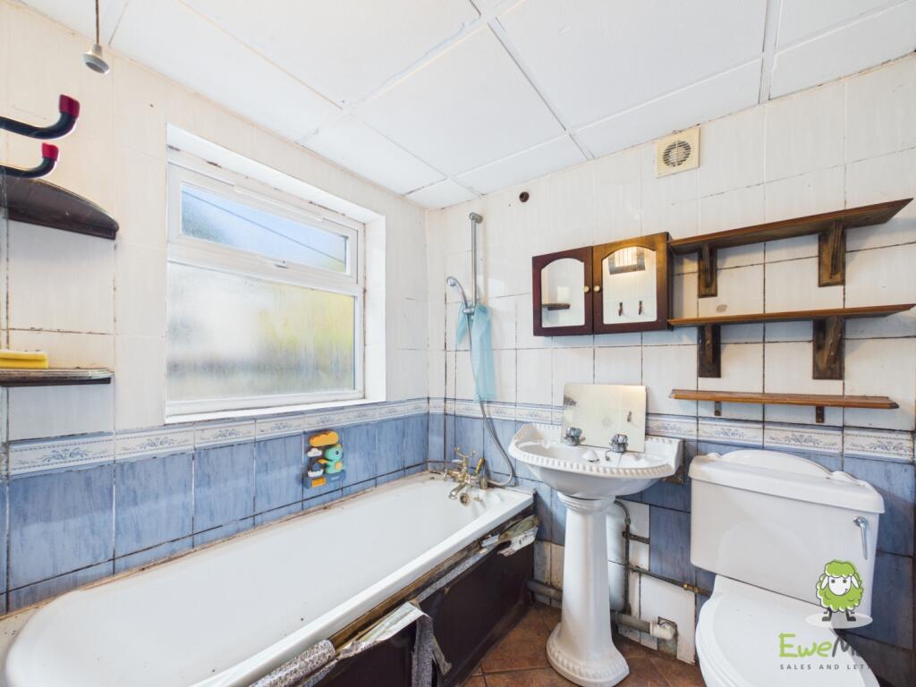 House in Stoke-on-Trent - More
