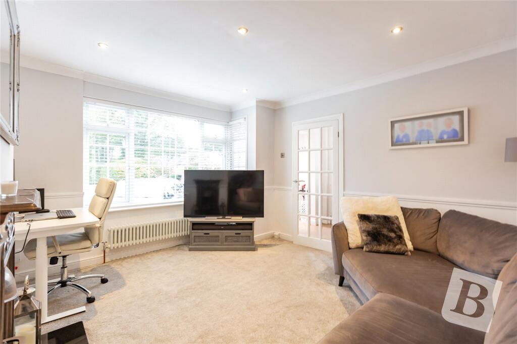 5 bed semi-detached house for auction in Brentwood – £650,000