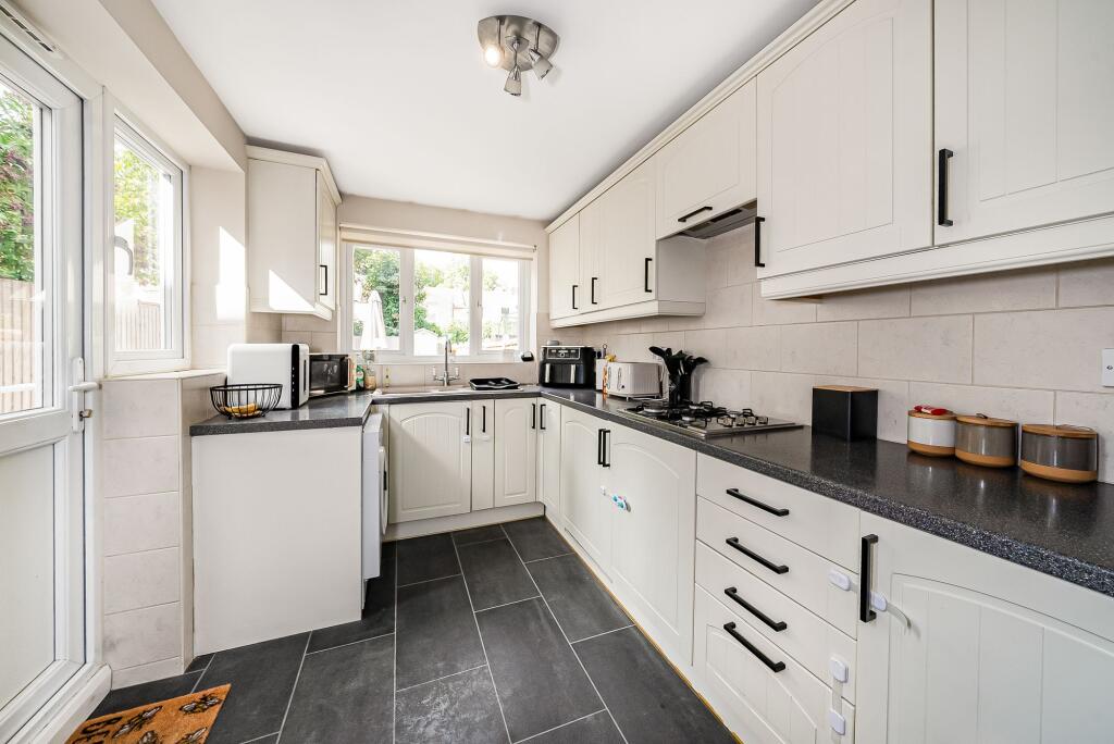 House in Southend-on-Sea, Essex - More