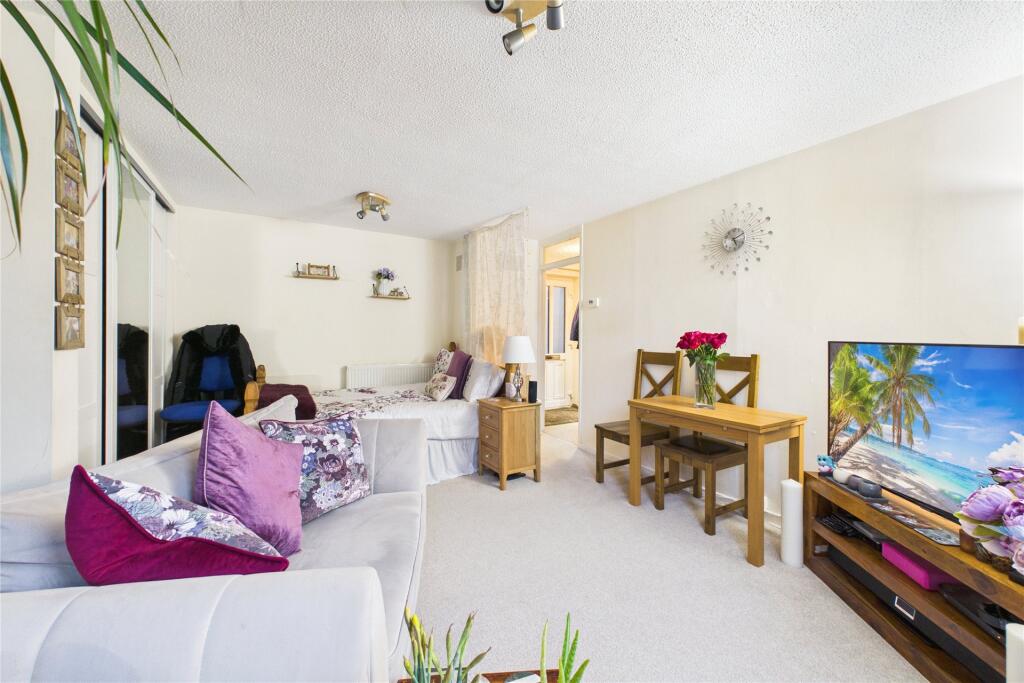 Main image of property: Maiden Place, Lower Earley, Reading, Berkshire, RG6