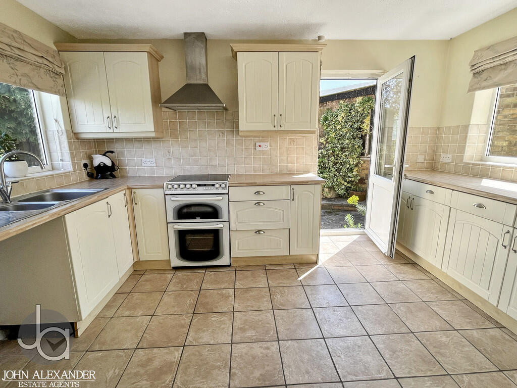 Grosvenor Close, Tiptree, Colchester photo 3