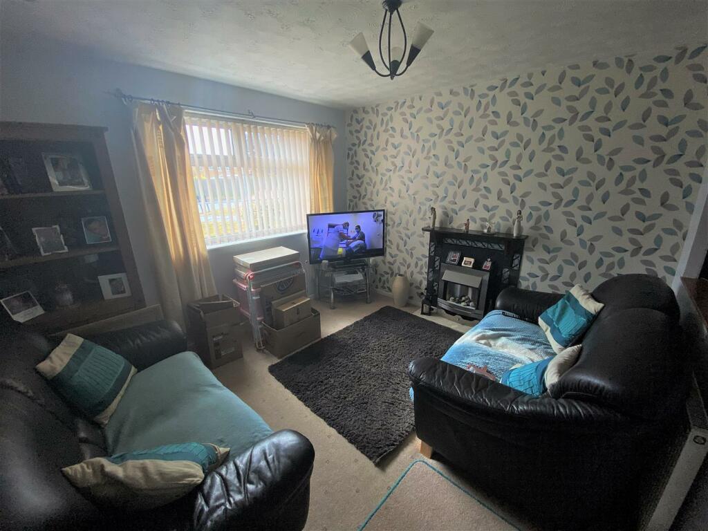 3, Glamis Close photo 3