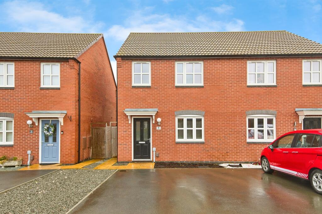 3-bed semi-detached on Knight Drive, Burton-On-Trent, £217,500