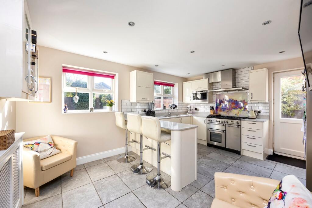 Primrose Copse, Horsham, RH12 image 3