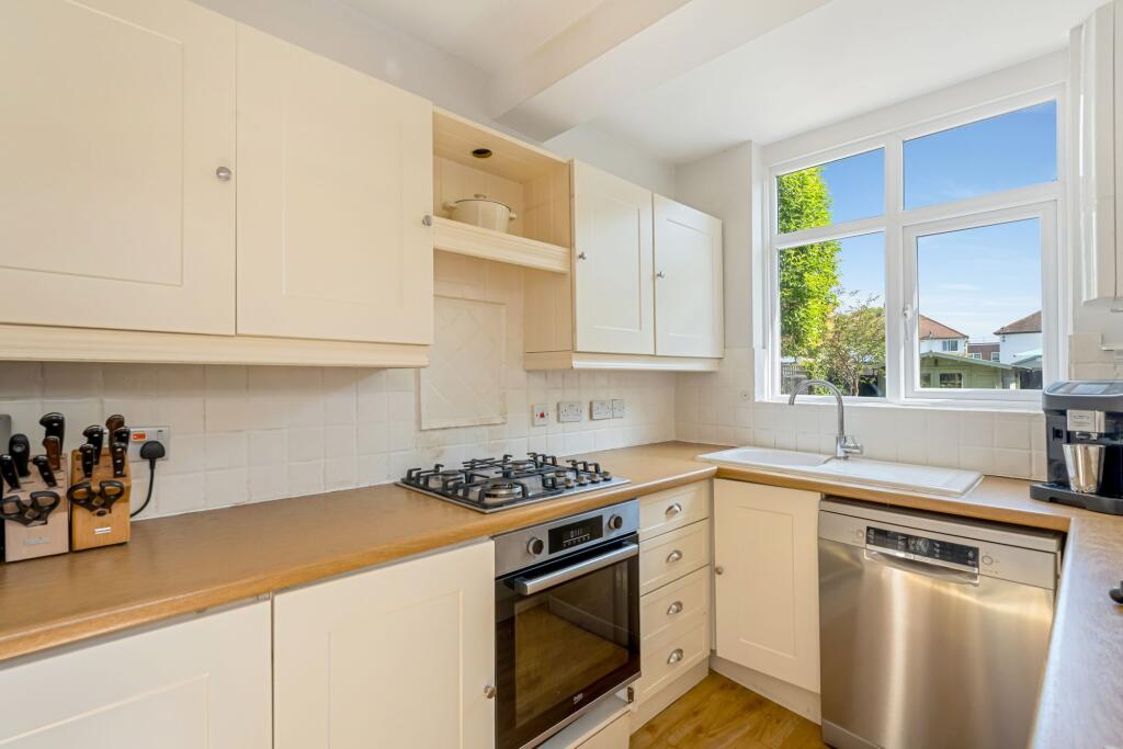 House in Sutton - More