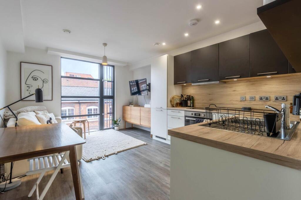 Apartment in Birmingham, West Midlands - View 4