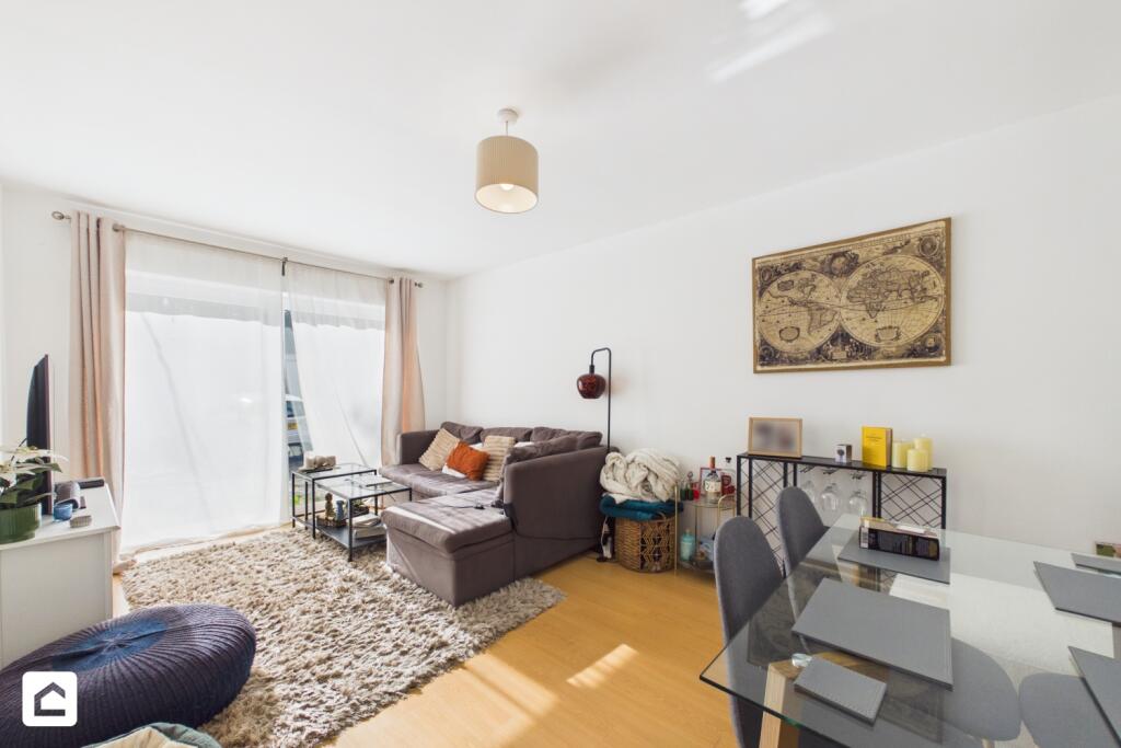 Apartment in Reigate, South Park - View 2
