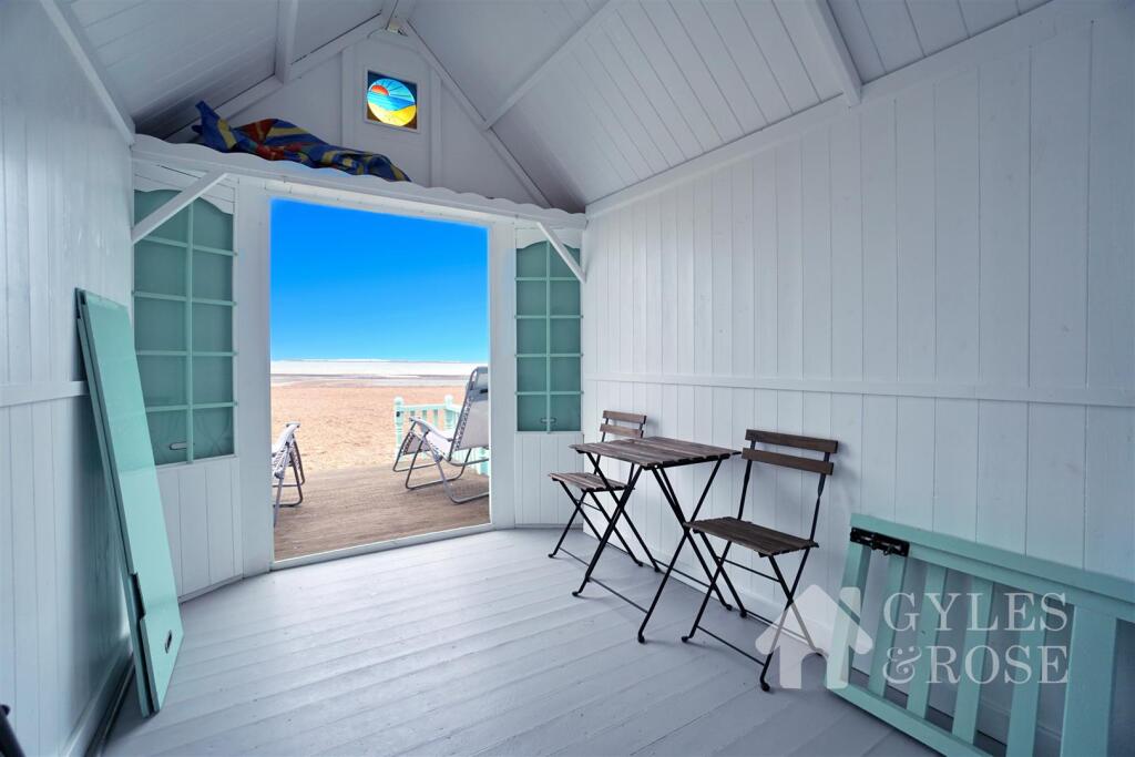 Beach Hut, West Mersea photo 4