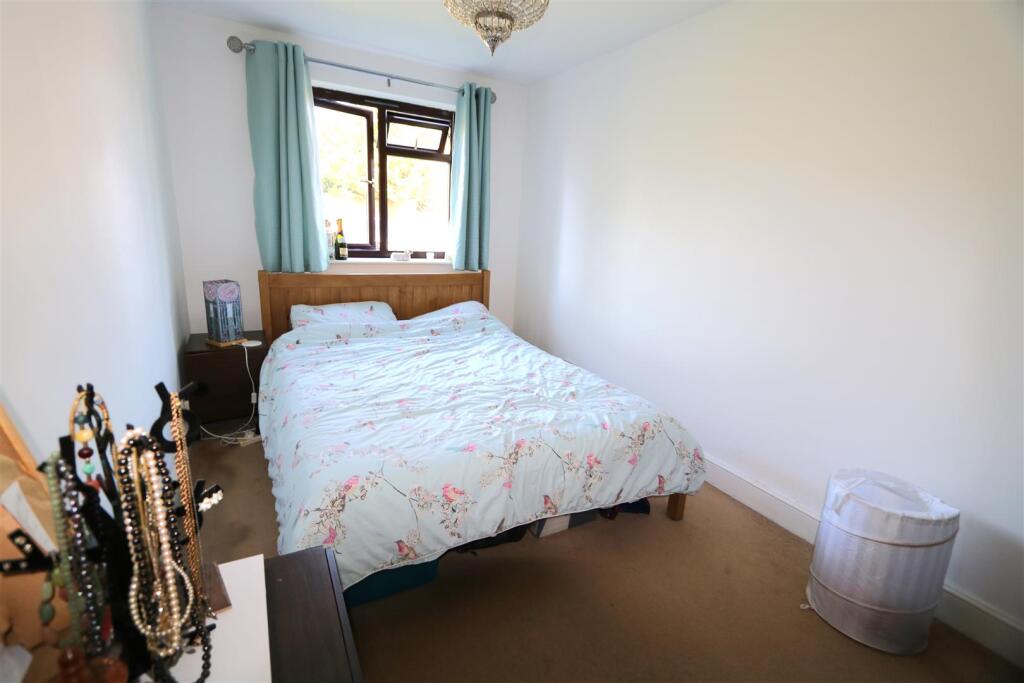 Apartment in Kingston upon Thames - View 5