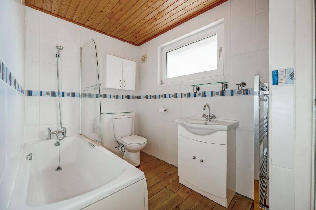 House in East Hampshire, Clanfield - More