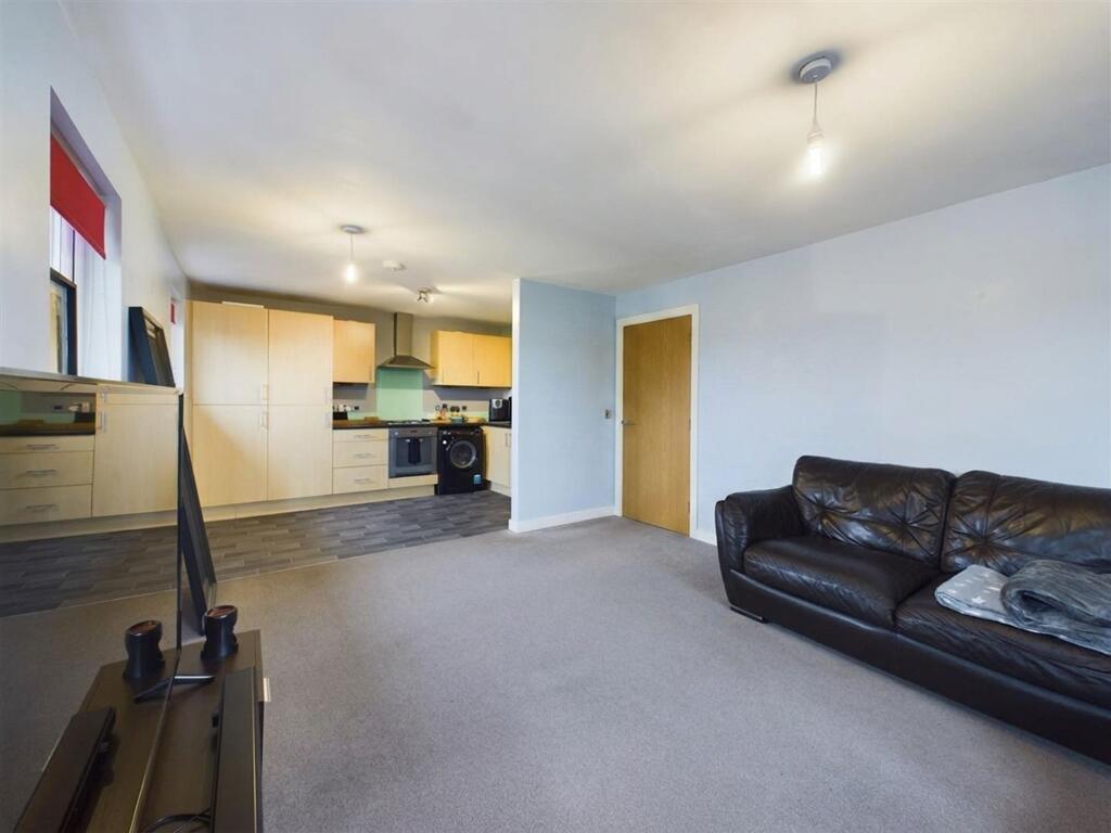 Apartment in Lancaster - View 3