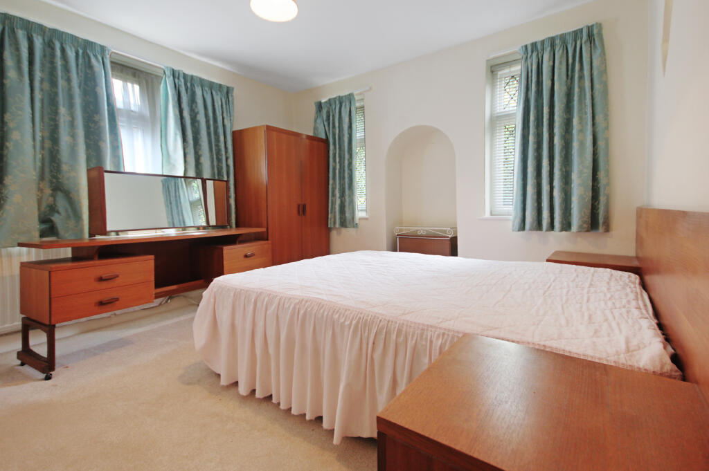 House in Redhill - View 5
