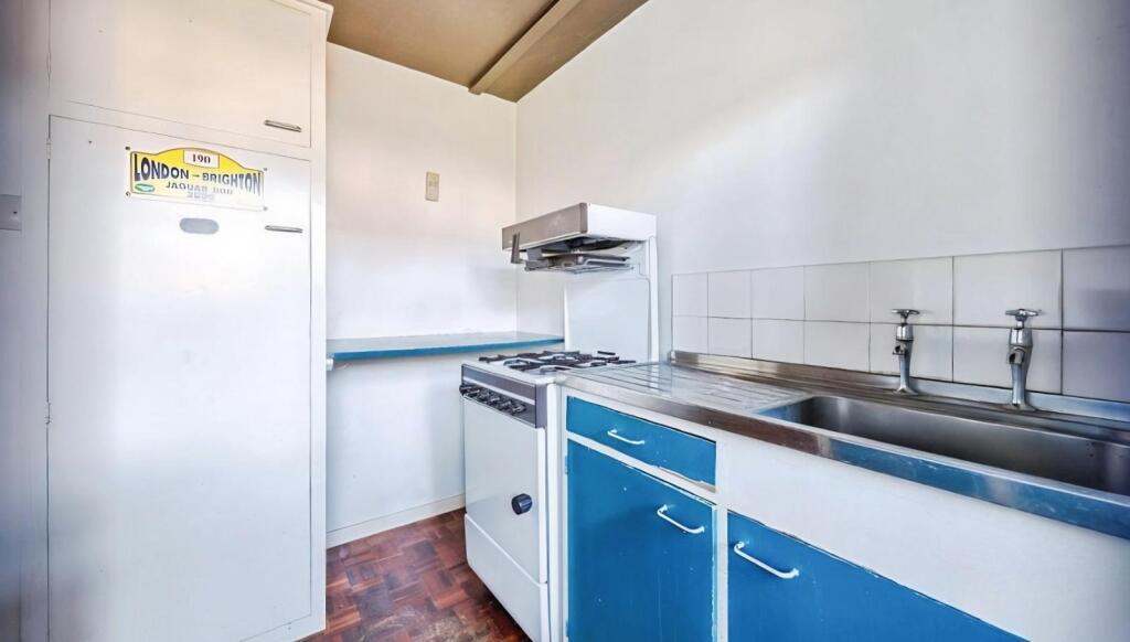 Apartment in Windsor - View 4