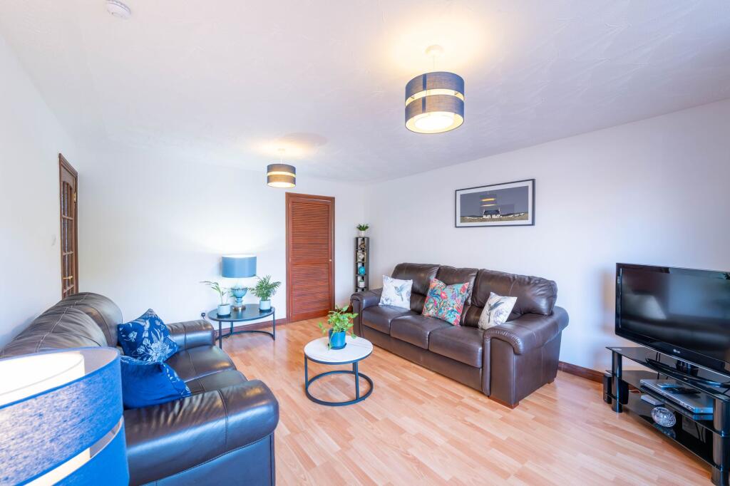 House in Edinburgh, West Lothian - More