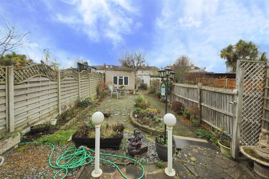 Beverley Road, Ruislip, HA4 photo 3