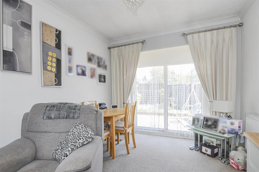Ruscombe Drive, Park Street, St. Albans photo 4