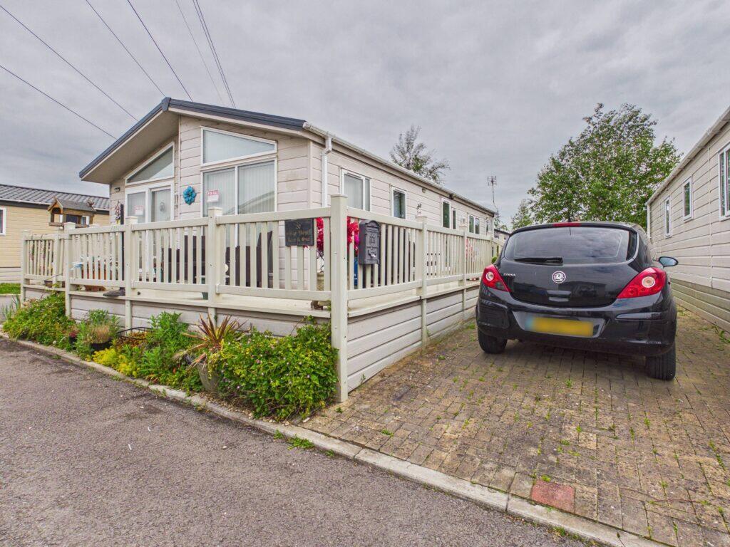 NP20 Norton Park, Norton, Gloucester GL2 9LH photo 2
