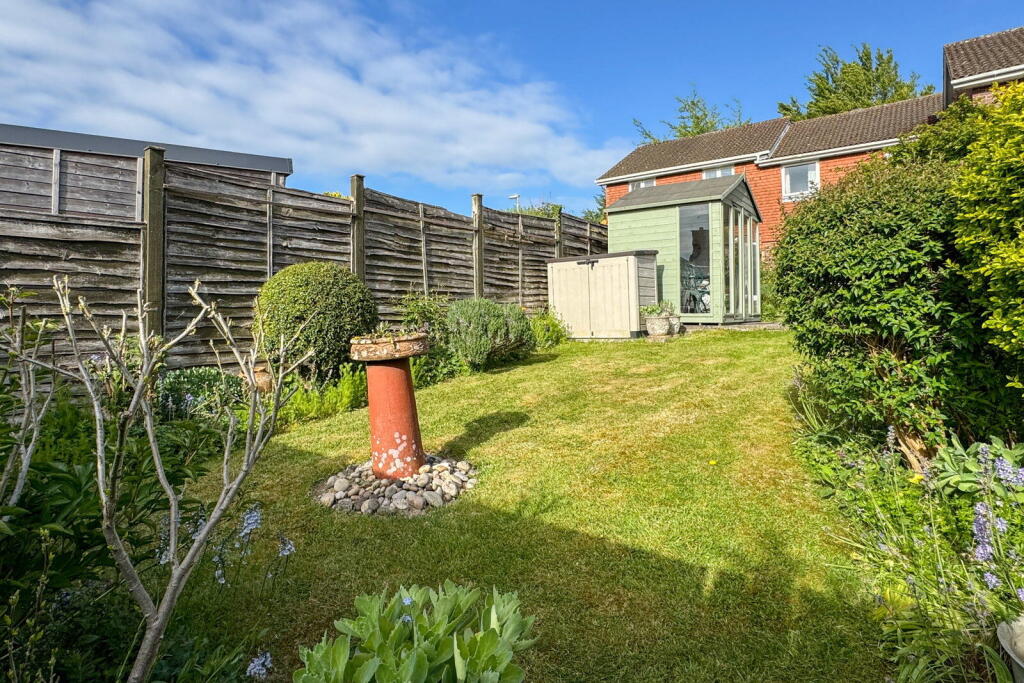 Hasted Drive, Alresford, SO24  photo 2