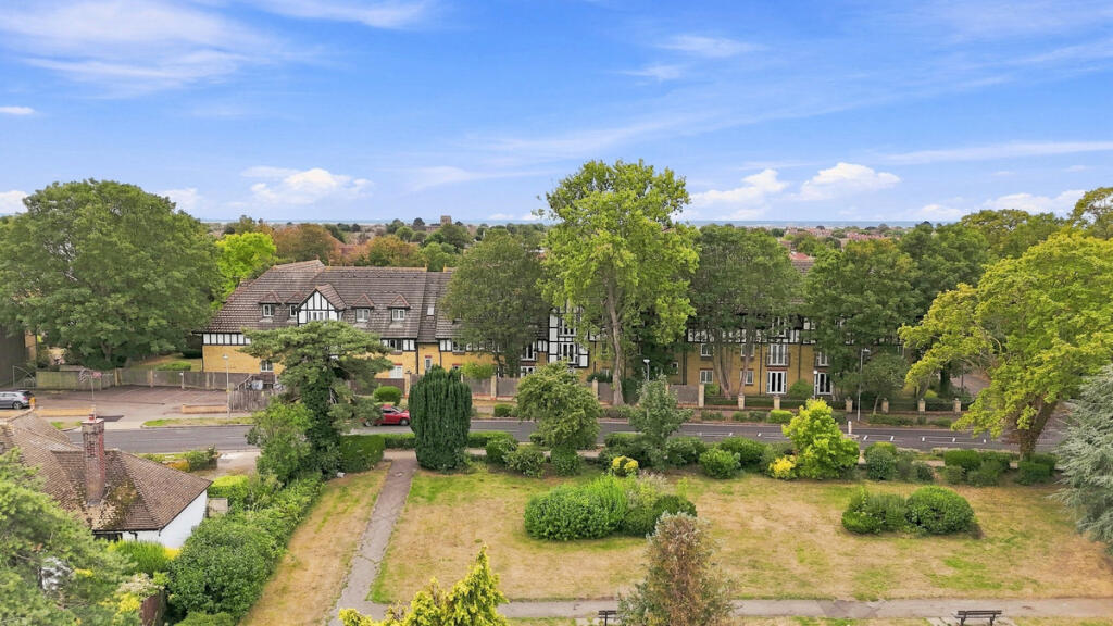 Apartment in Southend-on-Sea - View 5