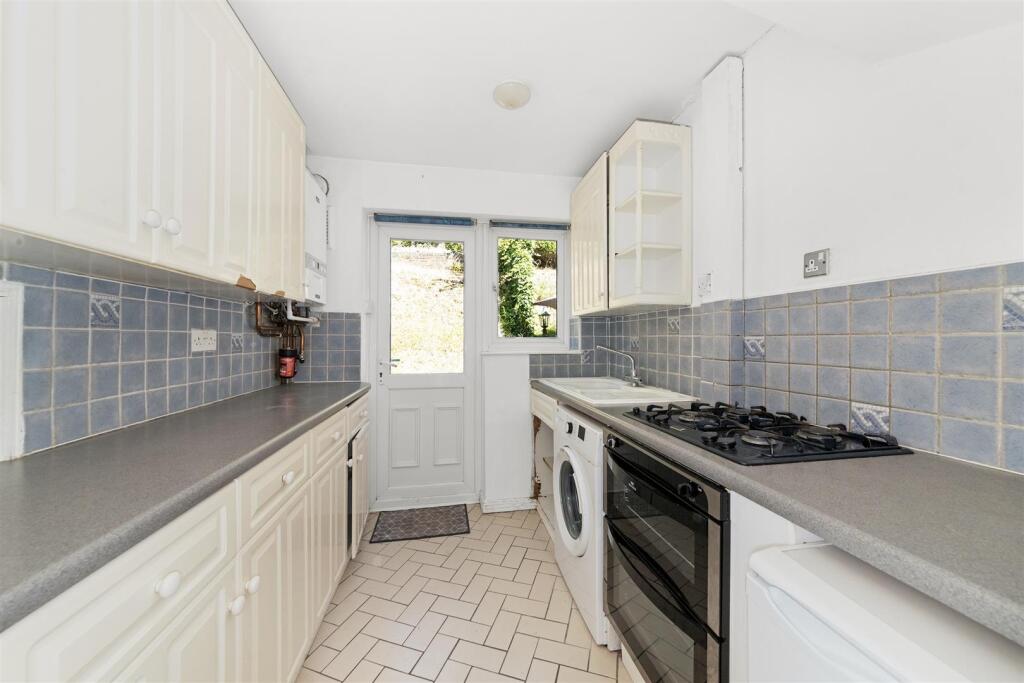 Farningham Road, Caterham photo 4